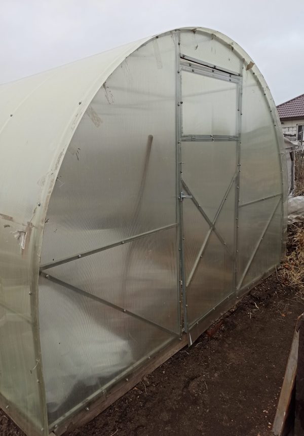 greenhouse-with-white-roof-clear-door